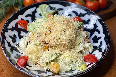Салат Цезарь с курицей