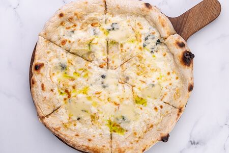 Пицца четыре сыра