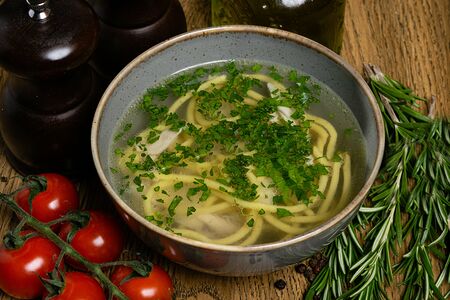 Куриный бульон с лапшой