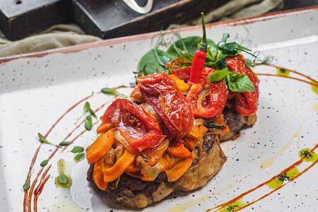 Телятина с овощами