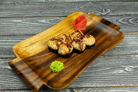 Запеченный с окунем и сливочным сыром