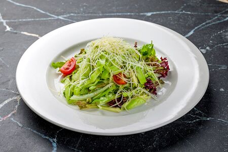 Салат с авокадо