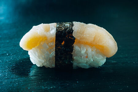 Суши с гребешком