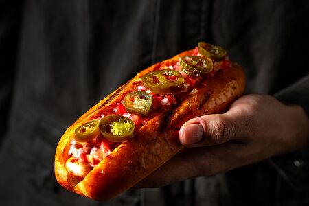 Техасский хот-дог с соусом барбекью