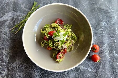 Лёгкий салат с киноа и овощами