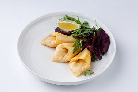 Хрустящие конвертики с курицей