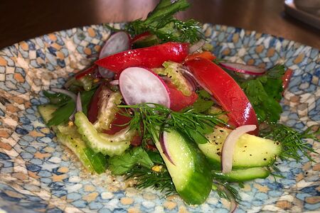 Овощной салат с оливковым маслом