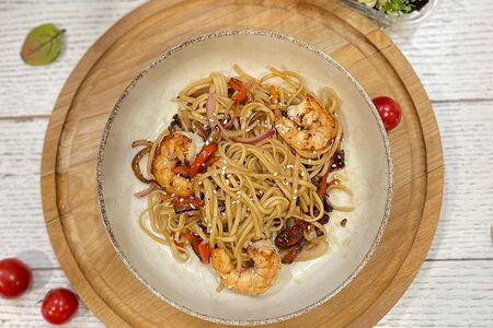 Вок с креветками