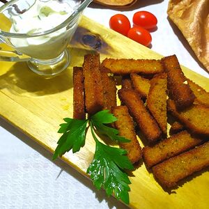Сухарики с чесночным соусом