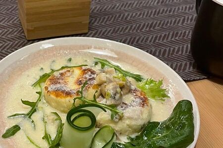 Сырники с сыром и грибами и американо