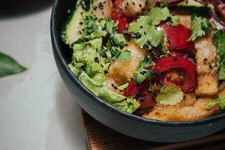 Салат с хрустящими баклажанами