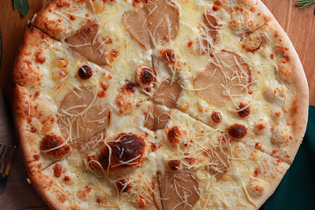 Пицца Три сыра и груша