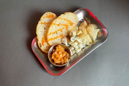 Пармезан, горгонзола, мостарда