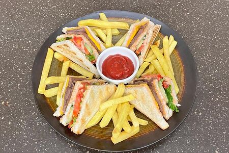 Клаб сэндвич с говяжьим языком