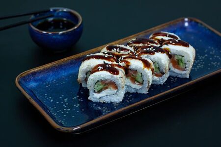 Ролл Канада с лососем