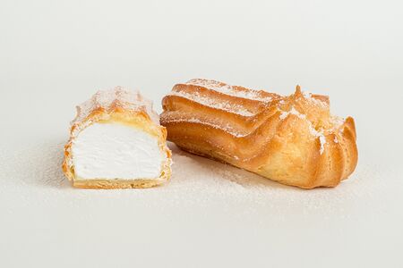 Эклеры со взбитыми сливками