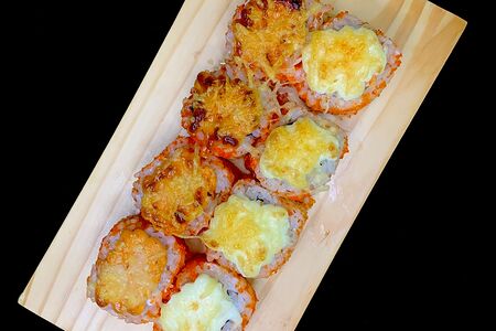 Калифорния с лососем запеченная