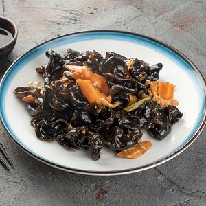 Древесные грибы с мясом 木耳炒肉