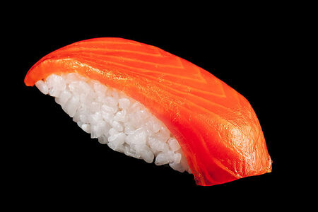 Нигири копченый лосось