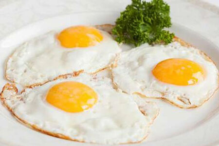 Яичница-глазунья из трех яиц