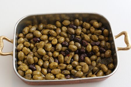 Маринованные оливки