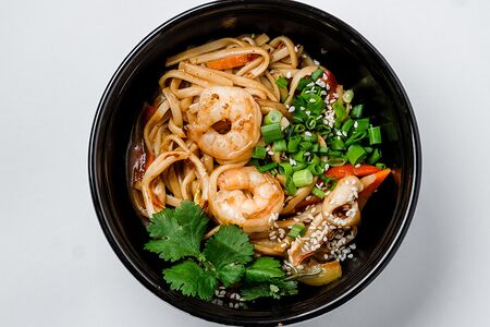 Морепродукты в соусе Самбал