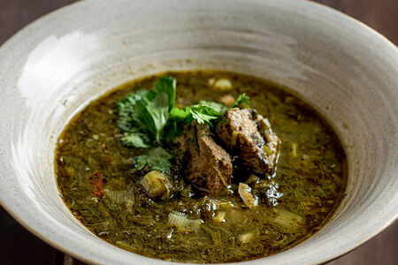 Зелёный борщ с телятиной