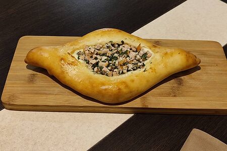 Хачапури с копченой курицей и зеленью