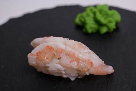 Суши с креветкой