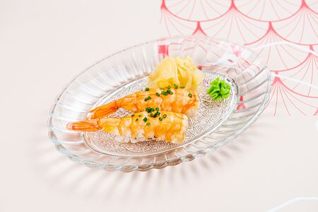 Нигири Креветка с соусом тосаджой