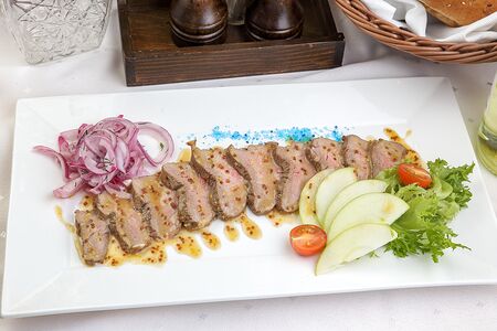 Ростбиф в горчично-медовом соусе