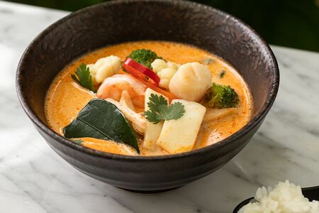 Суп острый Том Ям с японским рисом