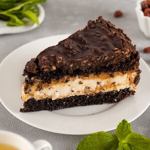 Торт шоколадный с арахисом