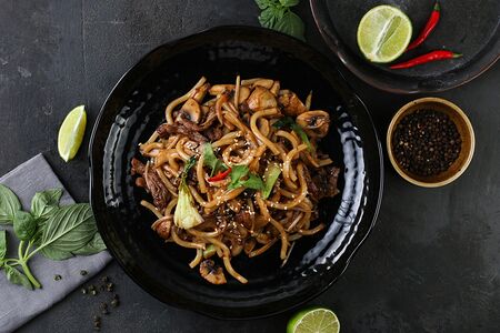 Острая лапша Удон с говядиной