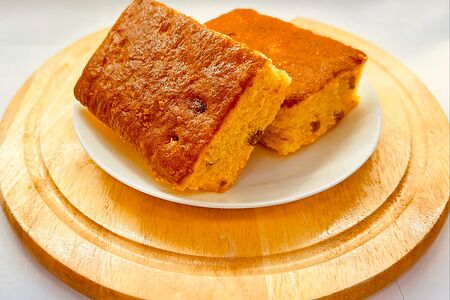 Бисквит с изюмом