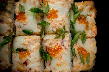 Суши-пицца нежная с икрой