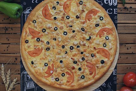 Пицца с копчёной курочкой