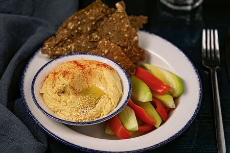 Хумус с овощами