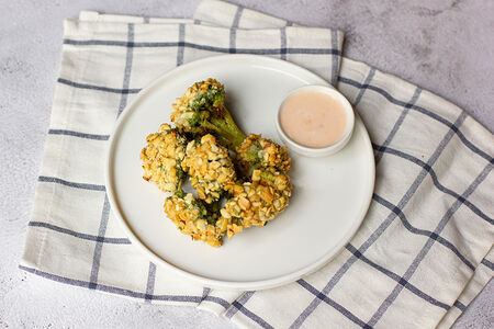 Брокколи в арахисовой панировке