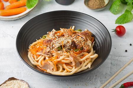 Лапша вок с курицей и овощами