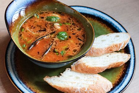 Средиземноморский суп с морепродуктами