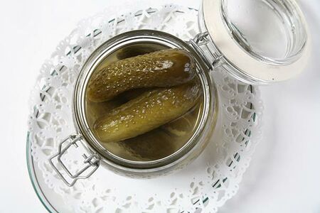 Соленые огурцы