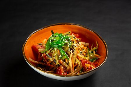 Салат витаминный с японской заправкой