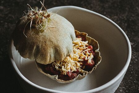 Тартар говядина, трюфель, яйцо