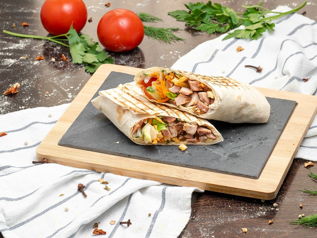 Shawarma bar. Шаурма в Ереване. Шаурма микс. Ереван шаурма Пермь. Пицца аппликация блюдо в Шавермах.