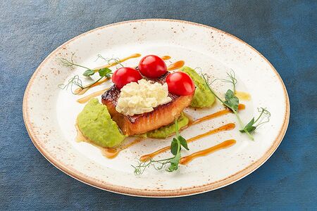 Филе судака на подушке из молодого горошка