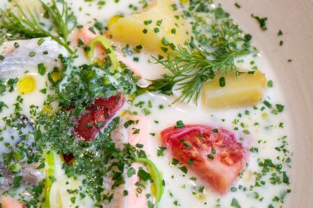 Рыбный суп с копчеными сливками