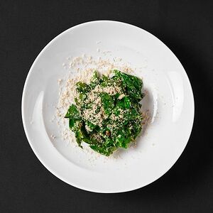 Шпинат с грецкими орехами