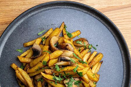 Жареный картофель с грибами