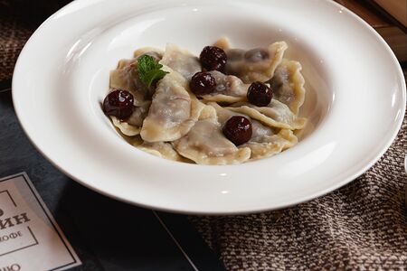 Вареники с вишней